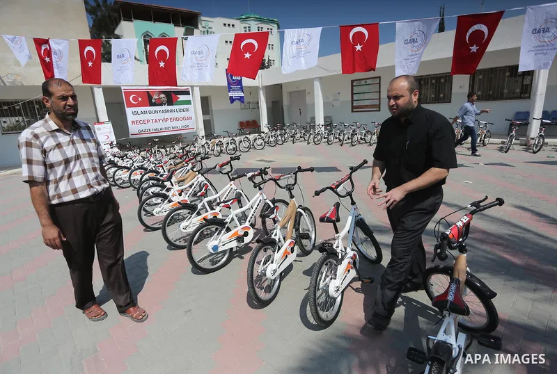 Palestinian orphan student receive bicycles from Turkish aid "clips", in Gaza City, on Sept. 17, 2016. Photo by Mohammed Asad