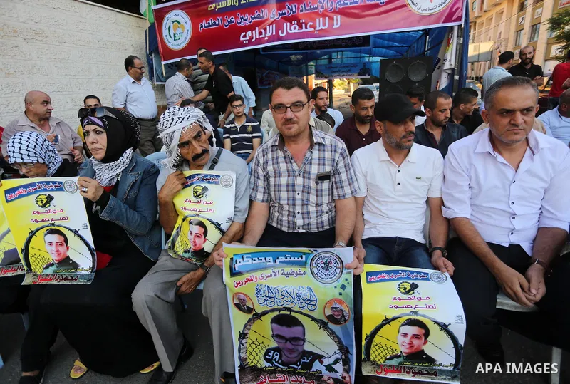 Palestinian supporters of Fatah movement take part during a protest to show solidarity with Palestinian prisoners on hunger strike in Israeli Jails, in front of Red cross office in Gaza city, on Sept. 18, 2016. Photo by...
