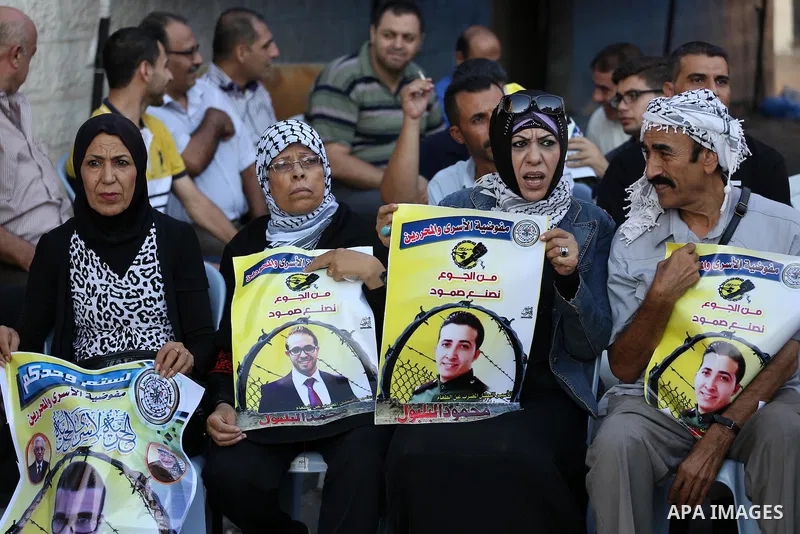 Palestinian supporters of Fatah movement take part during a protest to show solidarity with Palestinian prisoners on hunger strike in Israeli Jails, in front of Red cross office in Gaza city, on Sept. 18, 2016. Photo by...