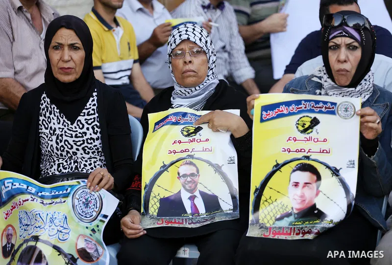 Palestinian supporters of Fatah movement take part during a protest to show solidarity with Palestinian prisoners on hunger strike in Israeli Jails, in front of Red cross office in Gaza city, on Sept. 18, 2016. Photo by...
