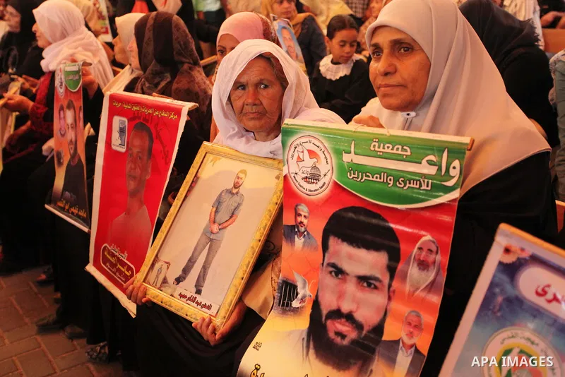 Palestinians take part in a protest demanding release the Palestinian prisoners in Israeli jails, in front of Red cross office in Gaza city, on Sept. 19, 2016. Photo by Ashraf Amra