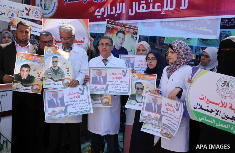 Palestinians take part in a protest demanding release the Palestinian prisoners in Israeli jails, in front of Red cross office in Gaza city, on Sept. 19, 2016. Photo by Ashraf Amra