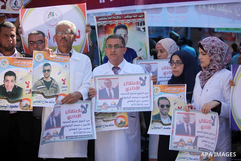 Palestinians take part in a protest demanding release the Palestinian prisoners in Israeli jails, in front of Red cross office in Gaza city, on Sept. 19, 2016. Photo by Ashraf Amra