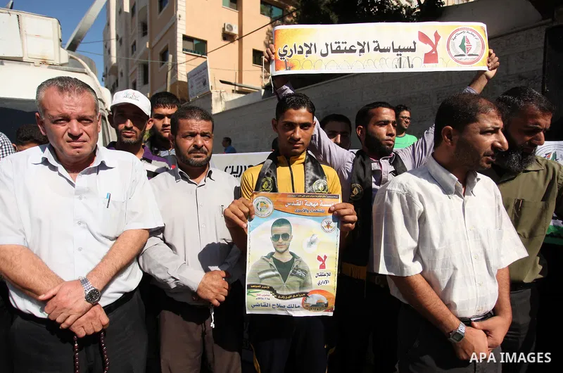 Palestinians take part in a protest demanding release the Palestinian prisoners in Israeli jails, in front of Red cross office in Gaza city, on Sept. 19, 2016. Photo by Ashraf Amra