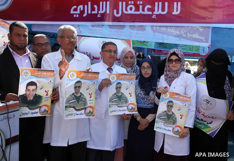 Palestinians take part in a protest demanding release the Palestinian prisoners in Israeli jails, in front of Red cross office in Gaza city, on Sept. 19, 2016. Photo by Ashraf Amra