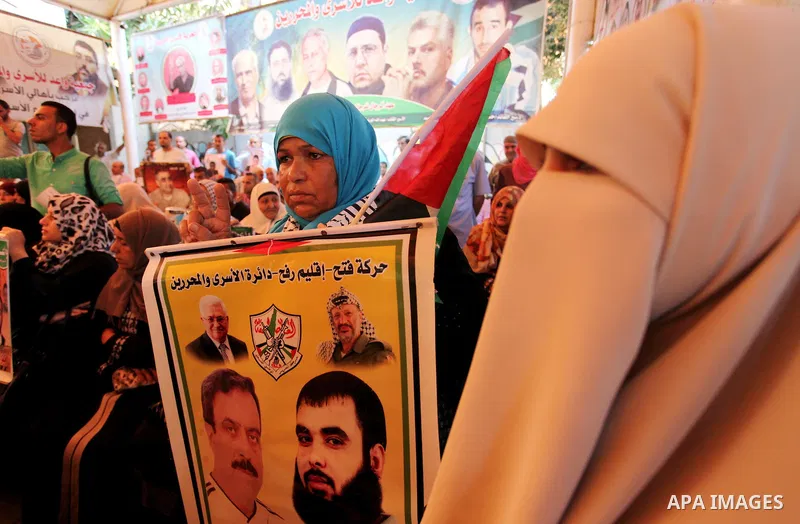 Palestinians take part in a protest demanding release the Palestinian prisoners in Israeli jails, in front of Red cross office in Gaza city, on Sept. 19, 2016. Photo by Ashraf Amra