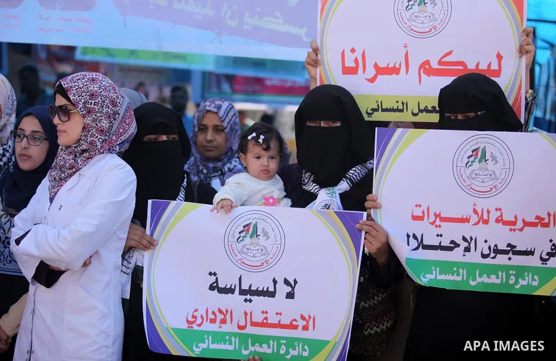Palestinians take part in a protest demanding release the Palestinian prisoners in Israeli jails, in front of Red cross office in Gaza city, on Sept. 19, 2016. Photo by Ashraf Amra