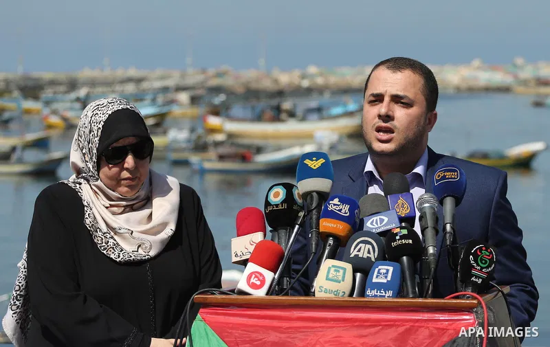 Spokesman of the National Commission to break the siege Adham Abu Salmiya, speaks during a press conference at the seaport in Gaza city on Sept. 20, 2016. Photo by Mohammed Asad