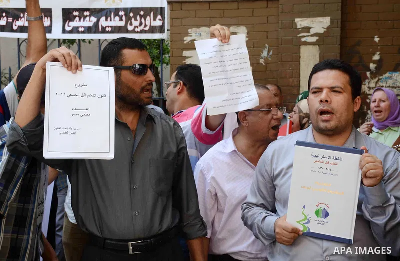 Egyptian teachers hold placards during a demonstration against the education system and demanding the resignation of Education Minister Al-Helali el-Sherbini outside Journalists' Syndicate in Cairo, Egypt, on Sep. 20, 20...