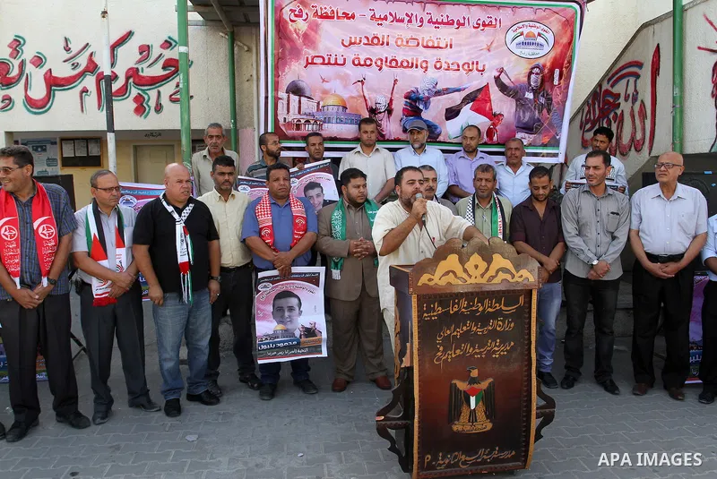 Palestinians take part during a protest to show solidarity with Palestinian prisoners on hunger strike in Israeli Jails, in Rafah in the southern Gaza strip, on Sept. 21, 2016. Photo by Abed Rahim Khatib