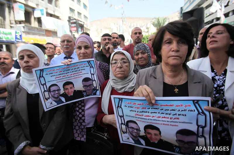 Palestinians take part during a protest to show solidarity with Palestinian prisoners on hunger strike in Israeli Jails, in the West Bank city of Nablus, on Sept. 21, 2016. Photo by Nedal Eshtayah