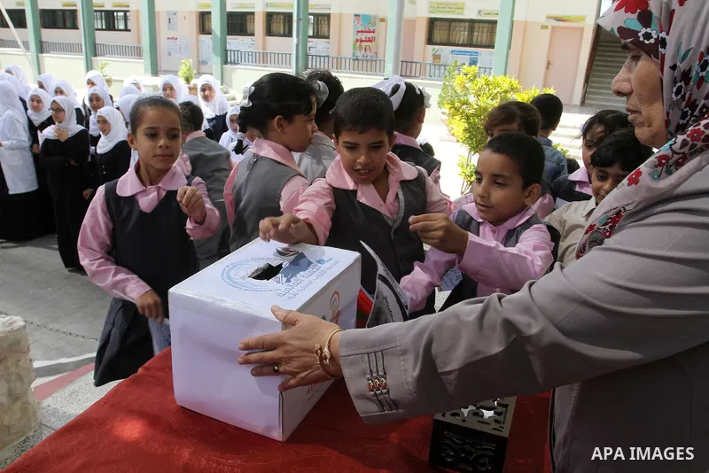Palestinian students from al-Fadela school donates money during a rally supporting of a Gaza-bound flotilla of international activists attempting to break the Gaza blockade, in Rafah in the southern Gaza strip on Septemb...