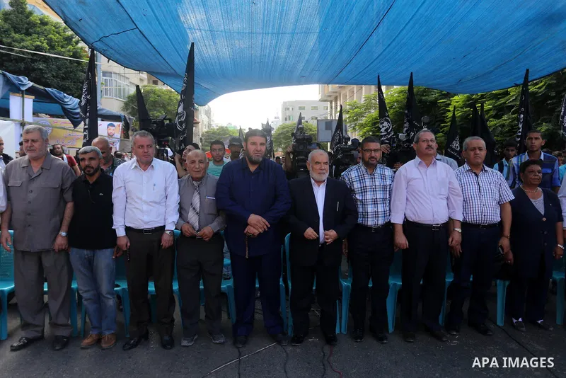 Palestinians take part during a protest to show solidarity with Palestinian prisoners on hunger strike in Israeli Jails, in front of Red cross office in Gaza city, on Sept. 26, 2016. Photo by Ashraf Amra