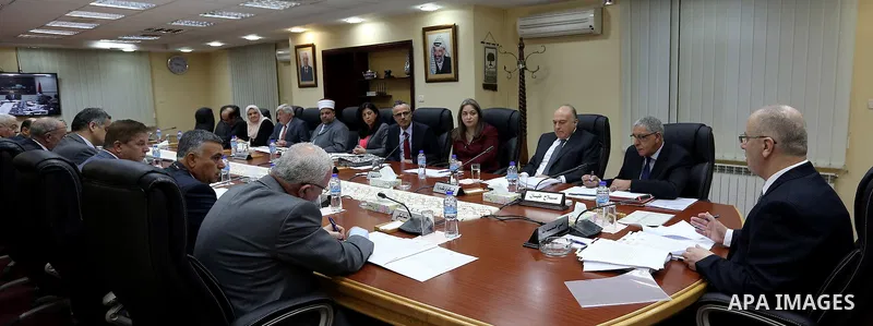 Palestinian Prime Minister, Rami Hamdallah, chairs a meeting of Council of Ministers, in the West Bank city, of Ramallah, Sep. 27, 2016. Photo by Prime Minister Office