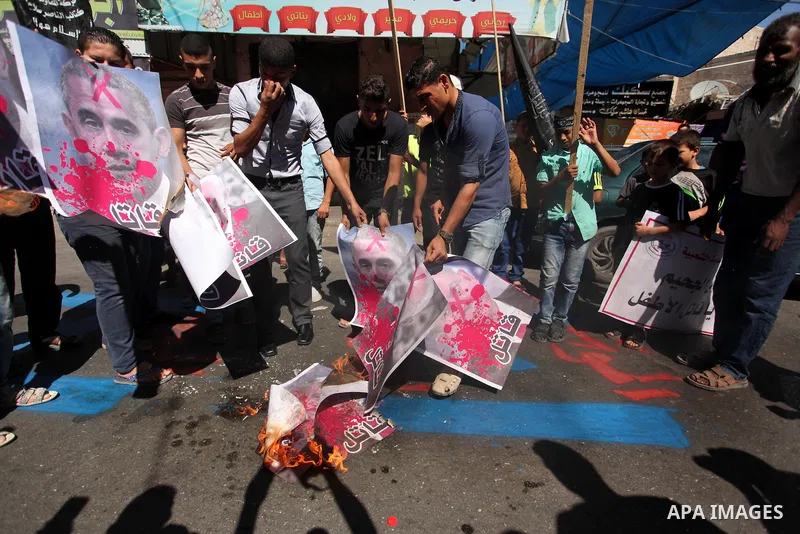 Palestinians burn crossed posters of former Israeli President Shimon Peres, U.S. President Barack Obama and Israeli Prime Minister Benjamin Netanyahu during a rally following Friday prayers in Gaza City September 30, 201...
