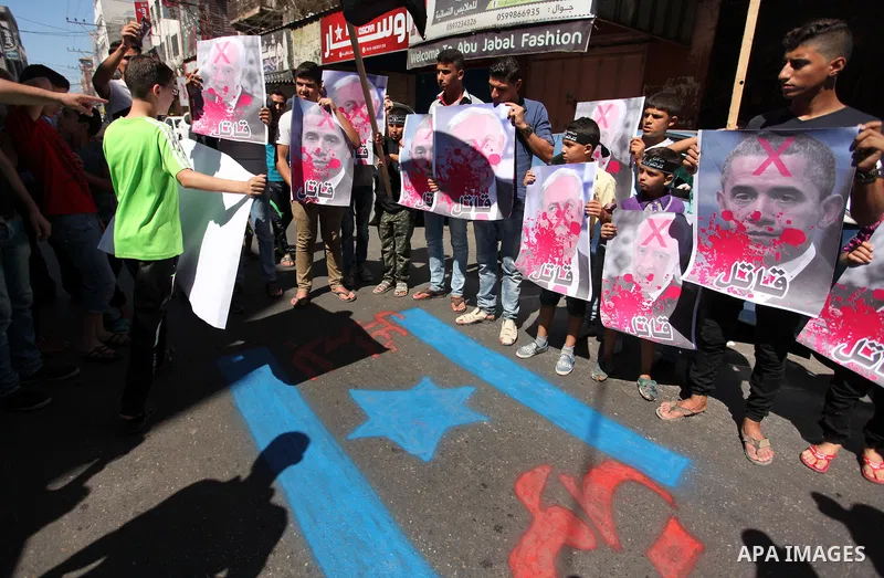Palestinians hold crossed posters of former Israeli President Shimon Peres, U.S. President Barack Obama and Israeli Prime Minister Benjamin Netanyahu before burning them during a rally following Friday prayers in Gaza Ci...