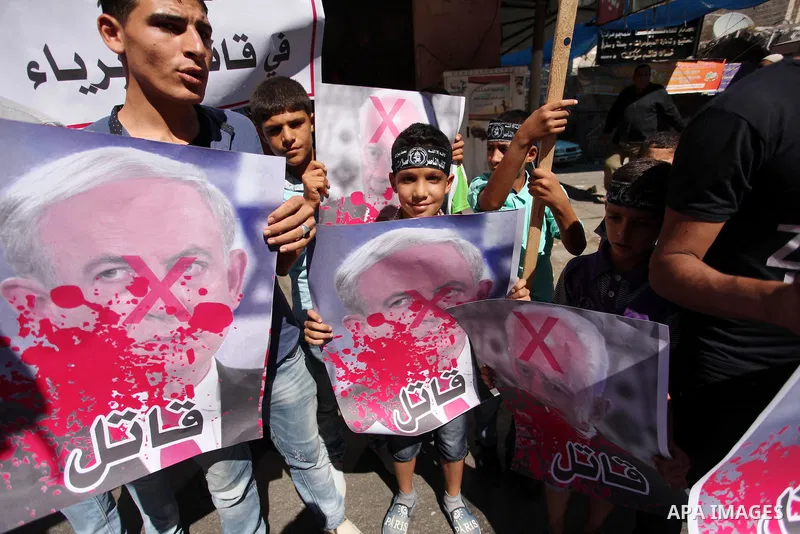 Palestinians hold crossed posters of former Israeli President Shimon Peres, U.S. President Barack Obama and Israeli Prime Minister Benjamin Netanyahu before burning them during a rally following Friday prayers in Gaza Ci...