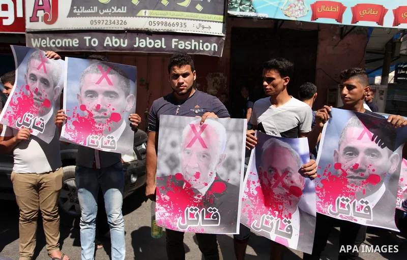 Palestinians hold crossed posters of former Israeli President Shimon Peres, U.S. President Barack Obama and Israeli Prime Minister Benjamin Netanyahu before burning them during a rally following Friday prayers in Gaza Ci...