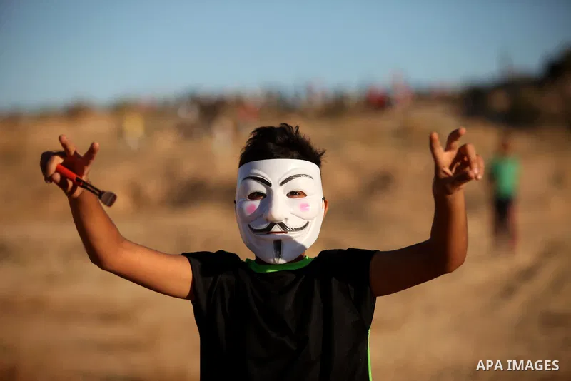 A Palestinian protester flashes victory sign during clashes with Israeli security forces near the border between Israel and Central Gaza Strip east of Bureij on Sep. 30, 2016. Photo by Ashraf Amra
