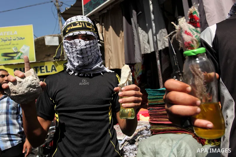 Palestinian supporters of the Islamic Jihad Movement take part in a demonstration marking the first anniversary of the so-called Al-Quds uprising in Gaza city, on October 2, 2016. Photo by Ashraf Amra