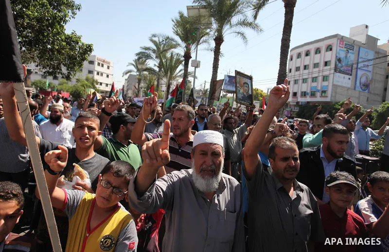 Palestinian supporters of the Islamic Jihad Movement take part in a demonstration marking the first anniversary of the so-called Al-Quds uprising in Gaza city, on October 2, 2016. Photo by Ashraf Amra