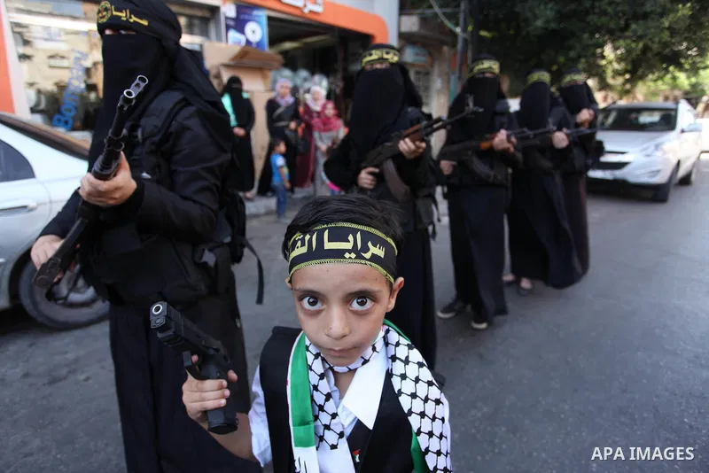 Palestinian women from the Islamic Jihad Movement flash their weapons during a demonstration marking the first anniversary of the so-called Al-Quds uprising in Gaza city, on October 2, 2016. Photo by Ashraf Amra