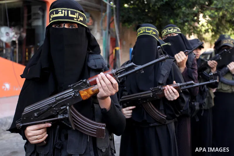 Palestinian women from the Islamic Jihad Movement flash their weapons during a demonstration marking the first anniversary of the so-called Al-Quds uprising in Gaza city, on October 2, 2016. Photo by Ashraf Amra