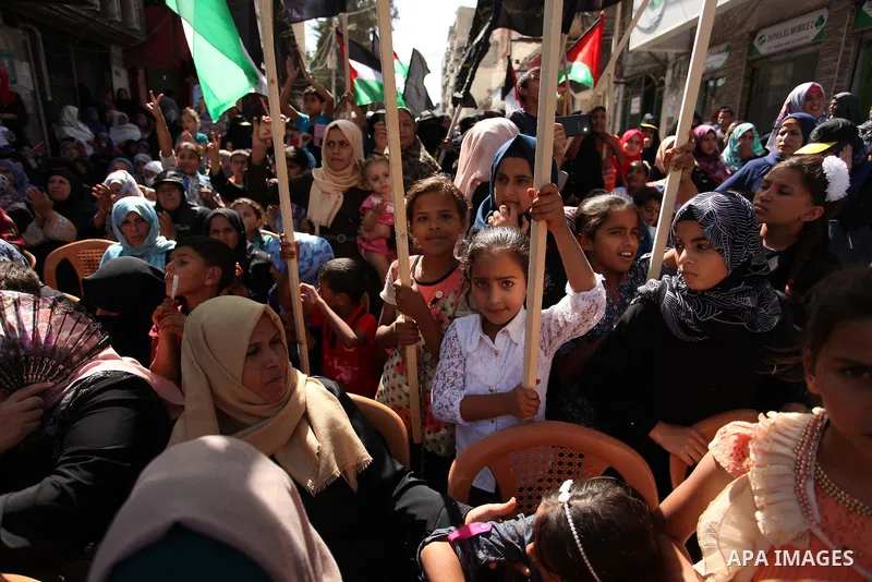 Palestinian supporters of the Islamic Jihad Movement take part in a demonstration marking the first anniversary of the so-called Al-Quds uprising in Gaza city, on October 2, 2016. Photo by Ashraf Amra