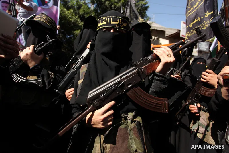 Palestinian women from the Islamic Jihad Movement flash their weapons during a demonstration marking the first anniversary of the so-called Al-Quds uprising in Gaza city, on October 2, 2016. Photo by Ashraf Amra