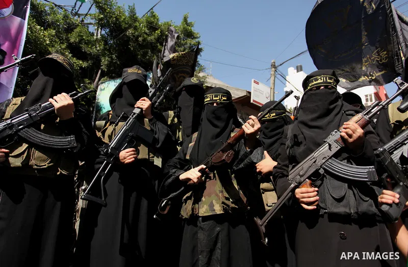 Palestinian women from the Islamic Jihad Movement flash their weapons during a demonstration marking the first anniversary of the so-called Al-Quds uprising in Gaza city, on October 2, 2016. Photo by Ashraf Amra