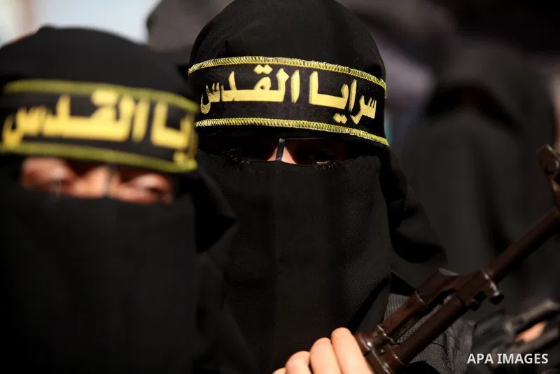 Palestinian women from the Islamic Jihad Movement flash their weapons during a demonstration marking the first anniversary of the so-called Al-Quds uprising in Gaza city, on October 2, 2016. Photo by Ashraf Amra