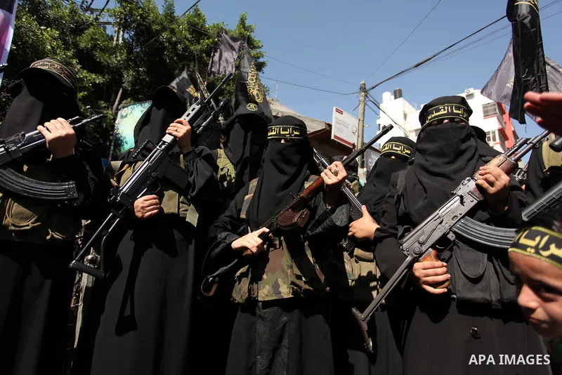 Palestinian women from the Islamic Jihad Movement flash their weapons during a demonstration marking the first anniversary of the so-called Al-Quds uprising in Gaza city, on October 2, 2016. Photo by Ashraf Amra