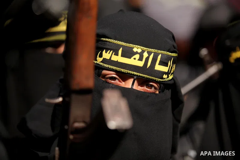 Palestinian women from the Islamic Jihad Movement flash their weapons during a demonstration marking the first anniversary of the so-called Al-Quds uprising in Gaza city, on October 2, 2016. Photo by Ashraf Amra