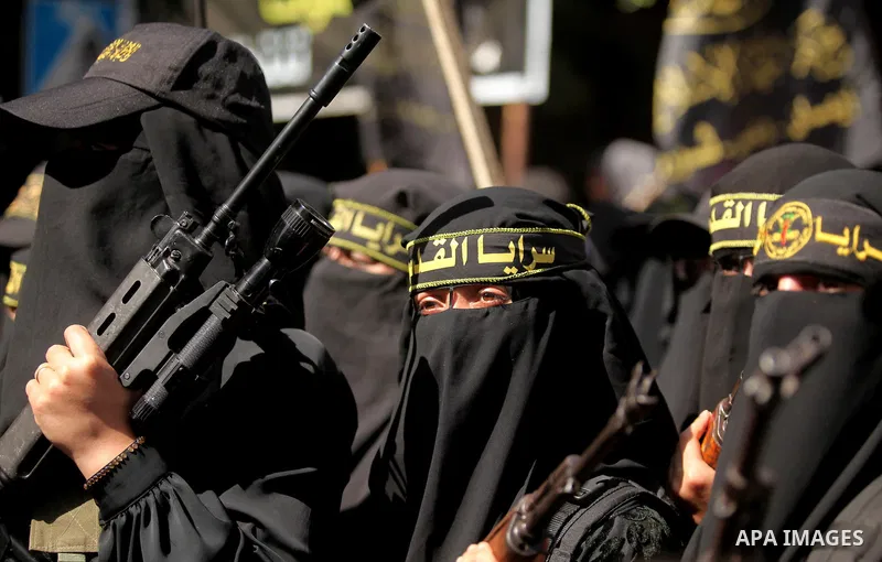 Palestinian women from the Islamic Jihad Movement flash their weapons during a demonstration marking the first anniversary of the so-called Al-Quds uprising in Gaza city, on October 2, 2016. Photo by Ashraf Amra