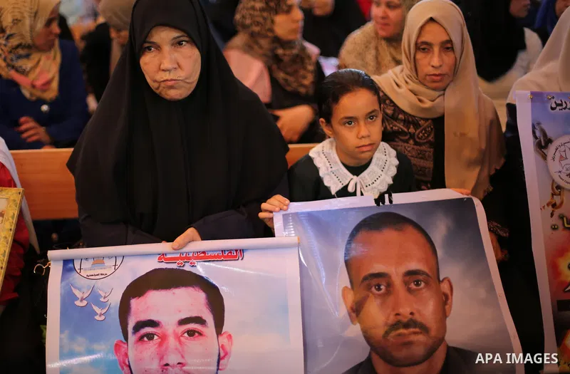 Palestinians take part during a protest to show solidarity with Palestinian prisoners on hunger strike in Israeli Jails, in front of Red cross office in Gaza city, on Oct. 03, 2016. Photo by Mohammed Asad