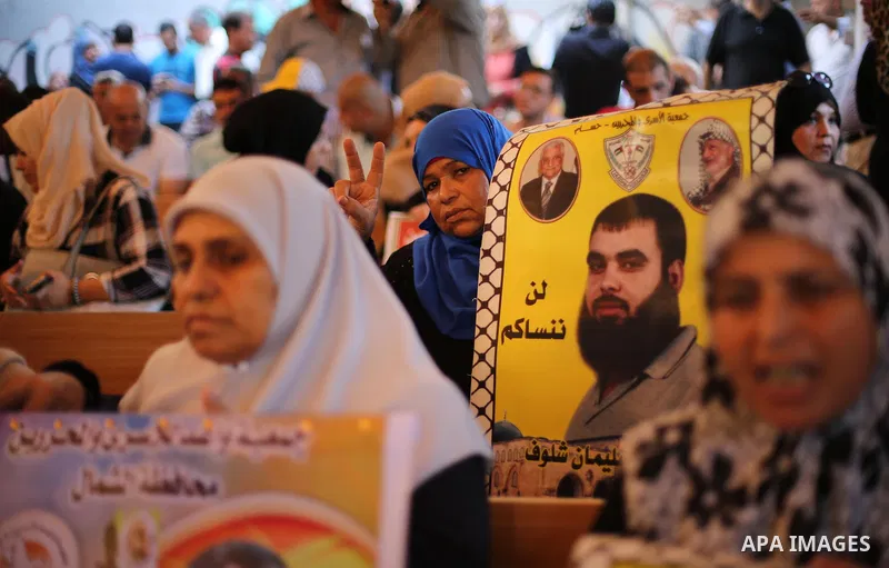 Palestinians take part during a protest to show solidarity with Palestinian prisoners on hunger strike in Israeli Jails, in front of Red cross office in Gaza city, on Oct. 03, 2016. Photo by Mohammed Asad