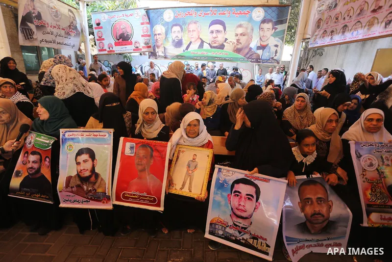 Palestinians take part during a protest to show solidarity with Palestinian prisoners on hunger strike in Israeli Jails, in front of Red cross office in Gaza city, on Oct. 03, 2016. Photo by Mohammed Asad