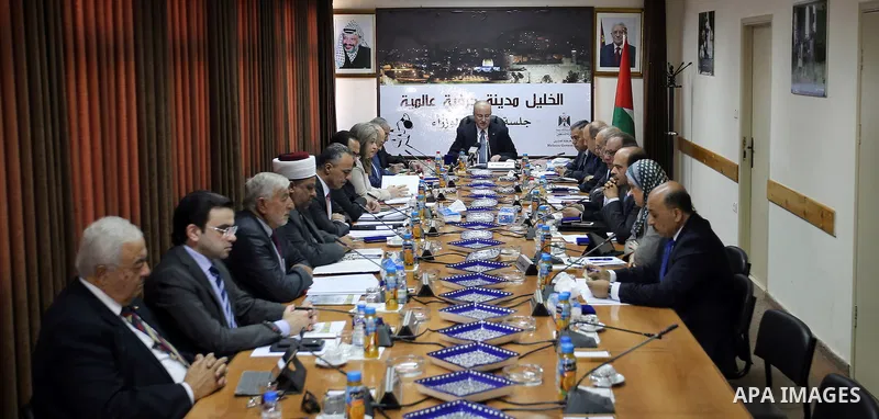 Palestinian Prime Minister, Rami Hamdallah, chairs a meeting of Council of Ministers, in the West bank city of Ramallah, Oct. 04, 2016. Photo by Prime Minister Office