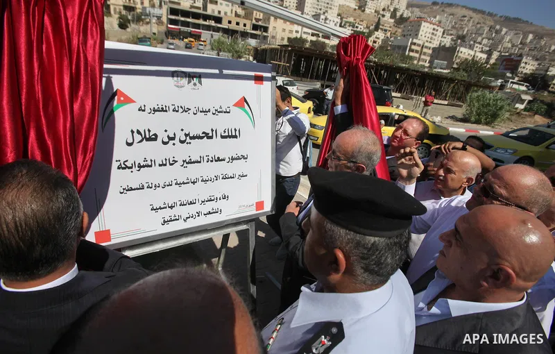 Jordanian Ambassador in Palestine Khalid al-Shawabkah opens Square of the late King Hussein Bin Talal, in the West Bank city of Nablus, on Oct. 05, 2016. Photo by Nedal Eshtayah