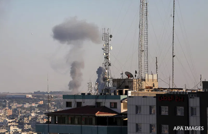 Smoke rises from east Gaza City after Israeli military struck Hamas position in the Gaza Strip on October 5, 2016. Israel's military struck several Hamas positions in the Gaza Strip after a rocket launched from the Pales...