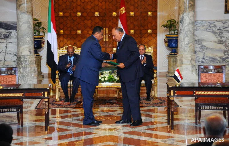 Egyptian President Abdel Fattah al-Sisi and Sudanese President Omar al-Bashir attend the signing of agreements Egypt with Sudan in Cairo, Egypt, on Oct. 05, 2016.Photo by Egyptian President Office
