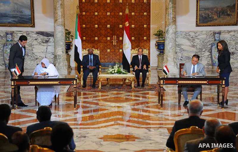 Egyptian President Abdel Fattah al-Sisi and Sudanese President Omar al-Bashir attend the signing of agreements Egypt with Sudan in Cairo, Egypt, on Oct. 05, 2016.Photo by Egyptian President Office