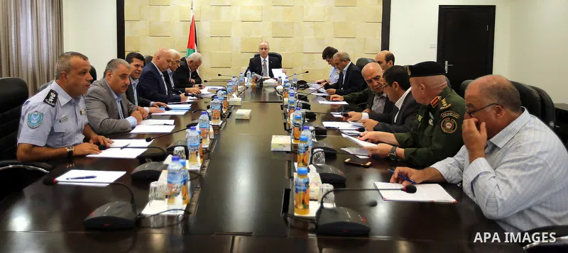 Palestinian Prime Minister, Rami Hamadallah, meets with leaders of the Security establishment, in the West Bank city of Ramallah on October 06, 2016. Photo by Prime Minister Office