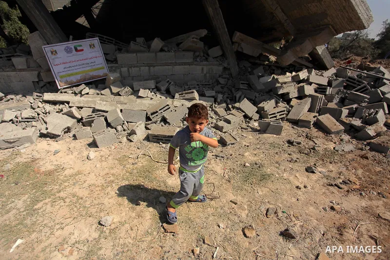 Palestinians inspect the scene of what witnesses said was an Israeli air strike carried out on Wednesday, east of Gaza City October 6, 2016. Photo by Ashraf Amra