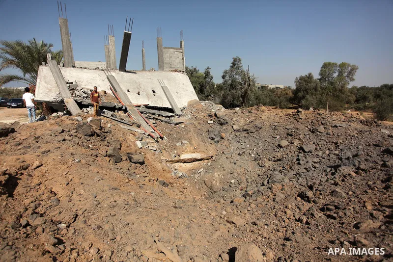 Palestinians inspect the scene of what witnesses said was an Israeli air strike carried out on Wednesday, east of Gaza City October 6, 2016. Photo by Ashraf Amra