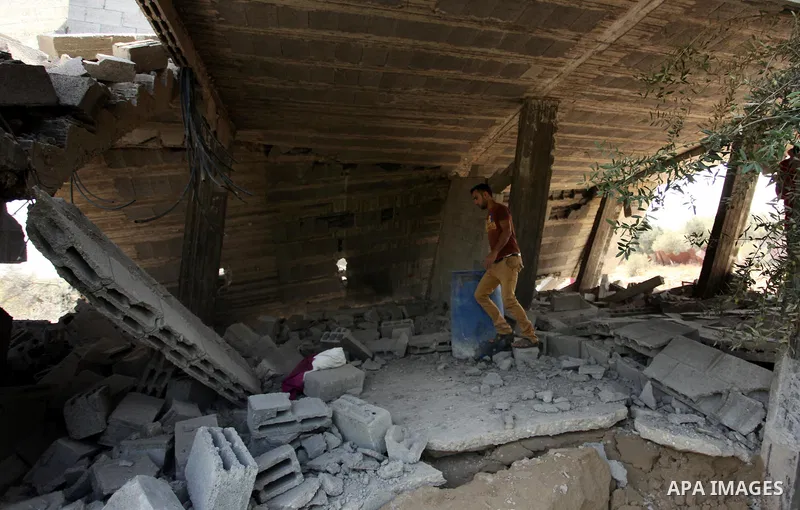 Palestinians inspect the scene of what witnesses said was an Israeli air strike carried out on Wednesday, east of Gaza City October 6, 2016. Photo by Ashraf Amra