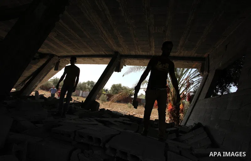 Palestinians inspect the scene of what witnesses said was an Israeli air strike carried out on Wednesday, east of Gaza City October 6, 2016. Photo by Ashraf Amra