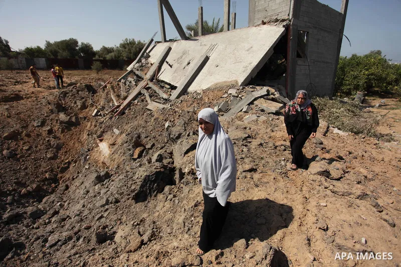 Palestinians inspect the scene of what witnesses said was an Israeli air strike carried out on Wednesday, east of Gaza City October 6, 2016. Photo by Ashraf Amra