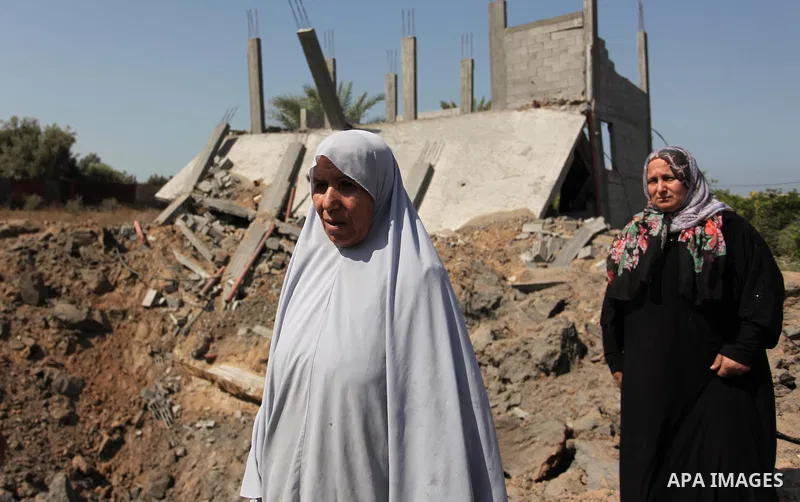 Palestinians inspect the scene of what witnesses said was an Israeli air strike carried out on Wednesday, east of Gaza City October 6, 2016. Photo by Ashraf Amra