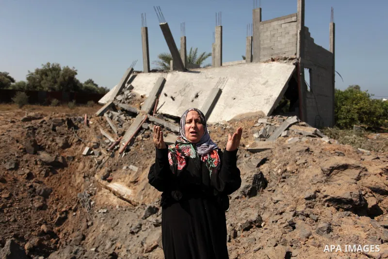 Palestinians inspect the scene of what witnesses said was an Israeli air strike carried out on Wednesday, east of Gaza City October 6, 2016. Photo by Ashraf Amra